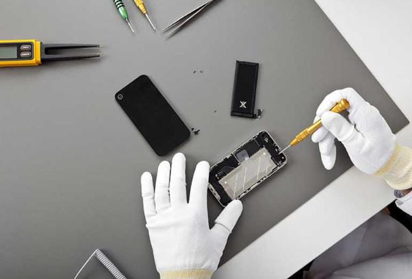 Is It Safe To Take Your iPhone To a third-Party Repair Shop To Get it Fixed?