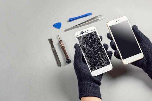 Repairing The iPhone’s Screen is Expensive. Here’s Why? 